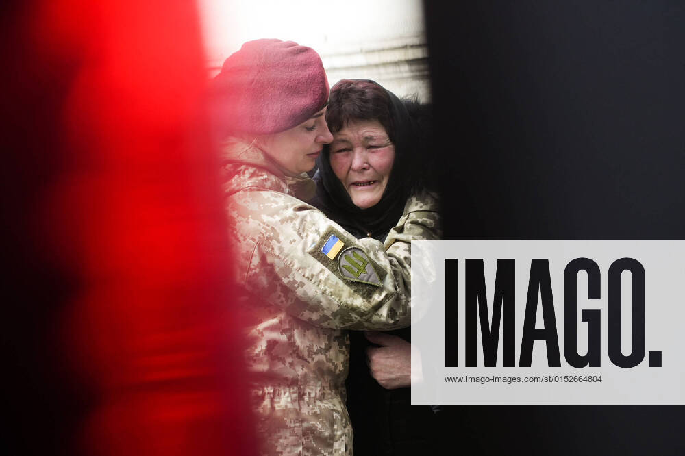 Relatives and friends of Dmytro and Kyrilo, two Ukrainian soldiers killed in fighting with Russian forces, attend a memorial ceremony at Lychakiv cementery in Lviv, Ukraine, 09 March 2022. A memorial ceremony was held for three soldiers; Dmytro Kotenko, Kyrylo Moroz and Vasyl Vyshyvanyi, who were killed near the city of Kherson during Russia s invasion of Ukraine. Funeral ceremony of Ukrainian soldiers in Lviv, Ukraine !ACHTUNG: NUR REDAKTIONELLE NUTZUNG!