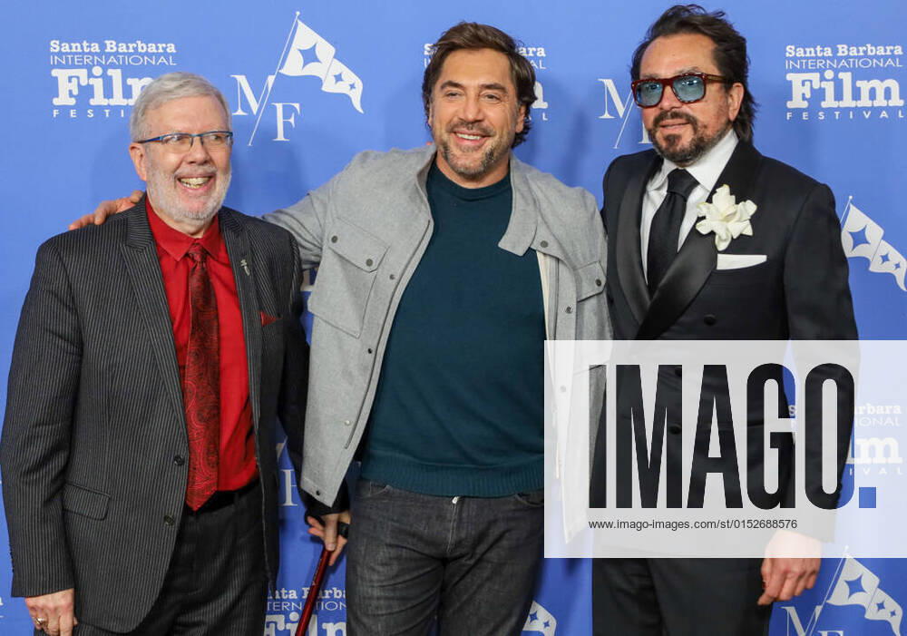 Being the Ricardos†star Javier Bardem poses on the Red Carpet at the Arlington Theater with renowned movie reviewer Maltin and SBIFF Executive Director Roger Durling, on March 10, 2022 during the 37th Santa Barbara International Film Festival (SBIFF). Bardem is receiving the Leonard Maltin Masterâ€⠢s Award. Santa Barbara USA - ZUMAk144 20220310_znp_k144_001