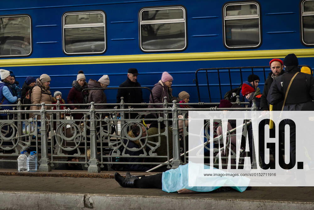 A sheet covers the body of a woman who died in the Lviv-Holovnyi railway station. This is at least the second death at the station in the last week. Cause of death, unknown. Lviv Ukraine - ZUMAogra 20220312_mda_c244_033
