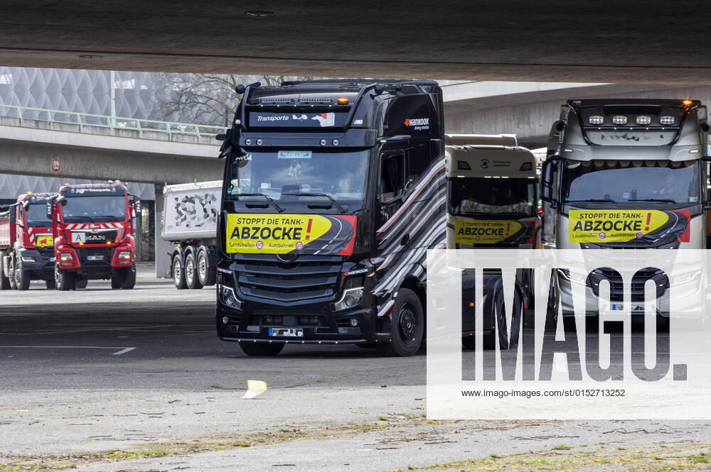 Angesichts der hohen Preise für Diesel und Gaskraftstoffe demonstrierten LKW-Fahrer mit ihren Lastwagen auf einem Parkplatz bei der Kölner Messe. Ohne staatliche Intervention sei die Versorgungssicherheit nicht aufrecht zu erhalten, heißt es in einer Mitteilung. Die Preisexplosion gefährde die Existenz von vielen mittelständischen Unternehmen. Köln