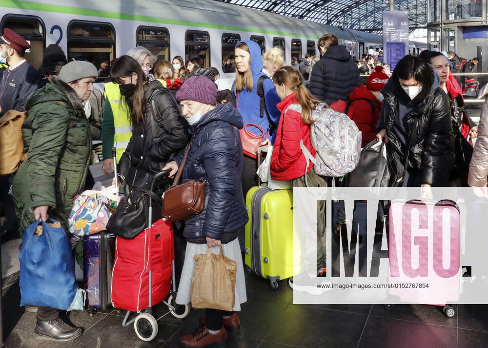Ukraiinische Fluechtlinge Berlin, 16.03.2022 - Fluechtlinge aus der Ukraine kommen am Berliner Hauptbahnhof an. Berlin Berlin Deutschland