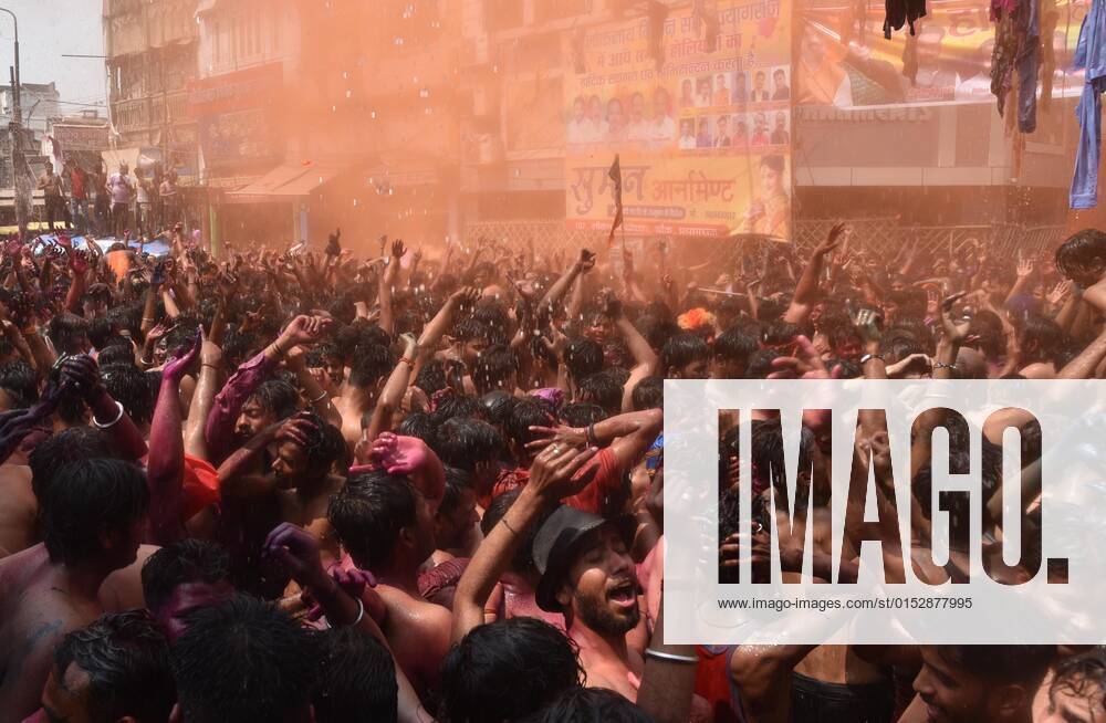 Prayagraj: Revelers celebrate the Hindu spring festival of Holi in Allahabad on March 18, 2022. Prayagraj India - ZUMAv115 20220318_zap_v115_009