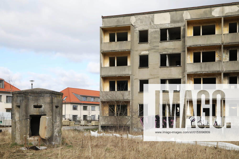 Brandenburg - Elstal. Im ehemaligen Olympischen Dorf stehen noch alte Häuser, es wird gebaut. Ein Teil ist bereits fertiggestellt.