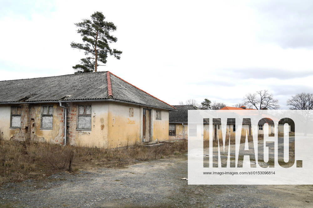 Brandenburg - Elstal. Im ehemaligen Olympischen Dorf stehen noch alte Häuser, es wird gebaut.