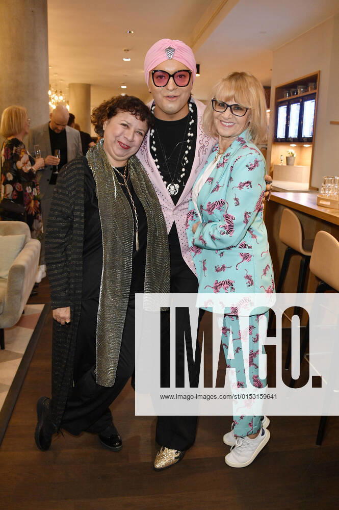 Franziska Traub, Julian F.M. Stoeckel und Rena Bilsbury bei der Party zum 35. Geburtstag von Julian F.M. Stoeckel im Hotel the YARD. Berlin