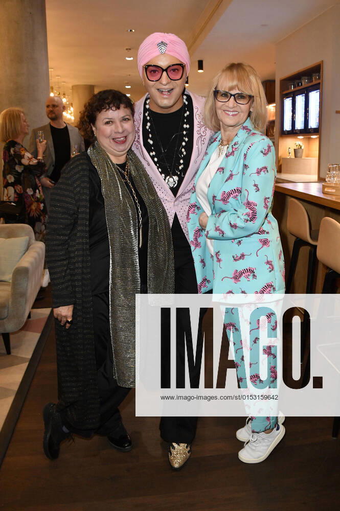 Franziska Traub, Julian F.M. Stoeckel und Rena Bilsbury bei der Party zum 35. Geburtstag von Julian F.M. Stoeckel im Hotel the YARD. Berlin