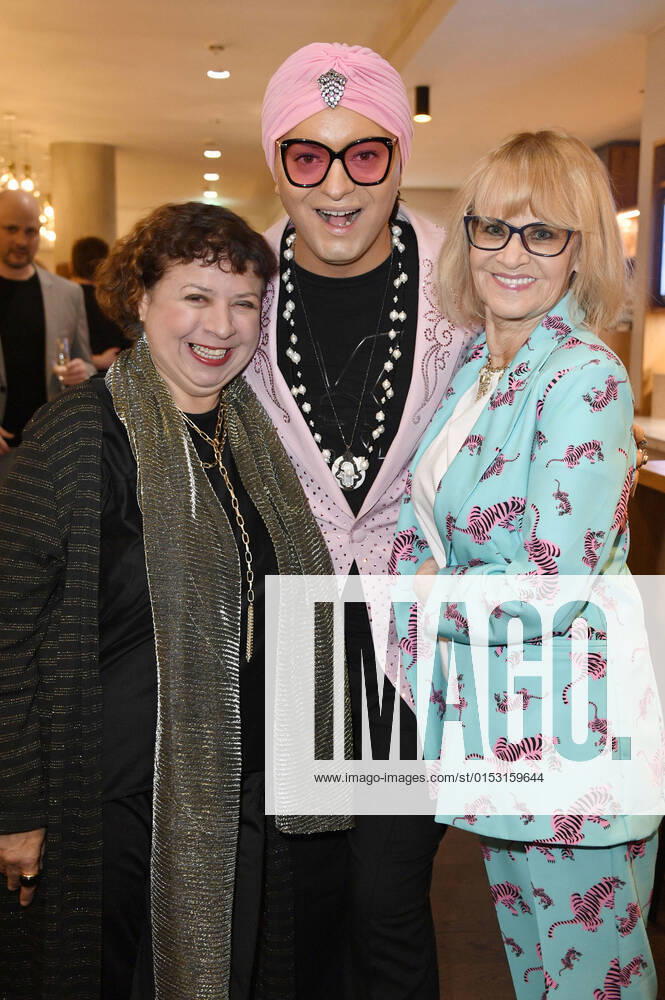Franziska Traub, Julian F.M. Stoeckel und Rena Bilsbury bei der Party zum 35. Geburtstag von Julian F.M. Stoeckel im Hotel the YARD. Berlin