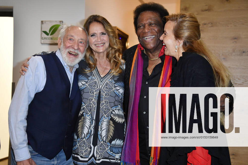 Dieter Hallervorden, Christiane Zander, Roberto Blanco und Luzandra Strassburg bei der Party zum 35. Geburtstag von Julian F.M. Stoeckel im Hotel the YARD. Berlin