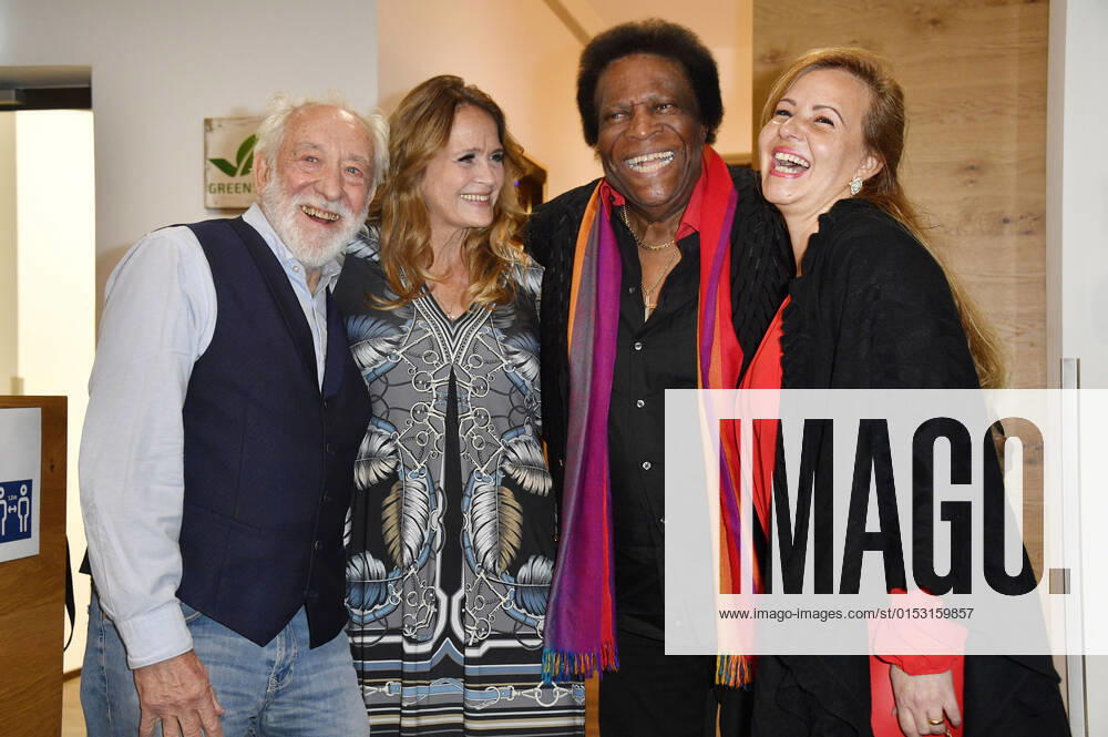 Dieter Hallervorden, Christiane Zander, Roberto Blanco und Luzandra Strassburg bei der Party zum 35. Geburtstag von Julian F.M. Stoeckel im Hotel the YARD. Berlin