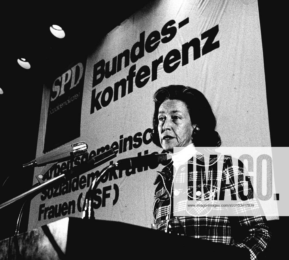 Katharina Focke SPD, ehem. Bundesministerin fuer Jugend, Familie und Gesundheit - hier 20.09.1975 bei einer Veranstaltung in Braunschweig.