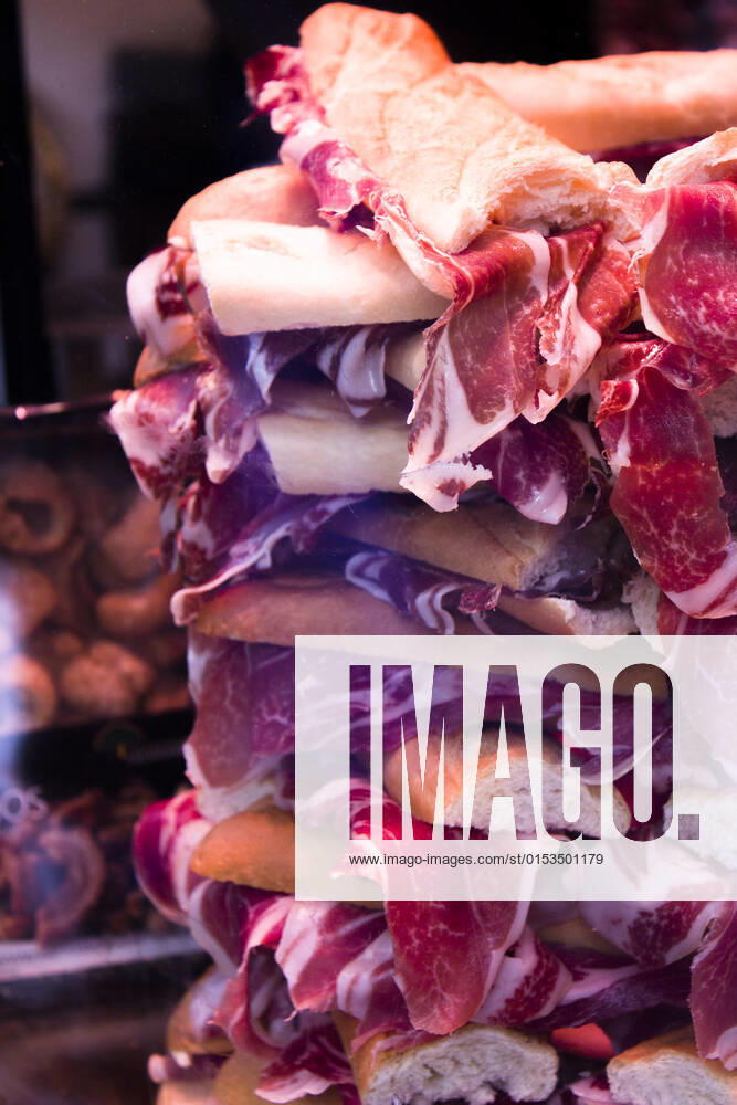 IMAGO Creative, Food, Tapas Mountain of Iberian pork ham sandwiches, model released, , property released, , 31704368.jpg, sandwich, ham, spanish, serrano, food, pork, bread, jamon, spain, prosciutto, snack, meat, iberico, iberian, eat, mediterranean, tapas, lunch, cured, traditional, gourmet, breakfast, restaurant, cuisine, appetizer, gastronomy, delicatessen, meal, delicious, nutrition, bocata, jabugo, europe