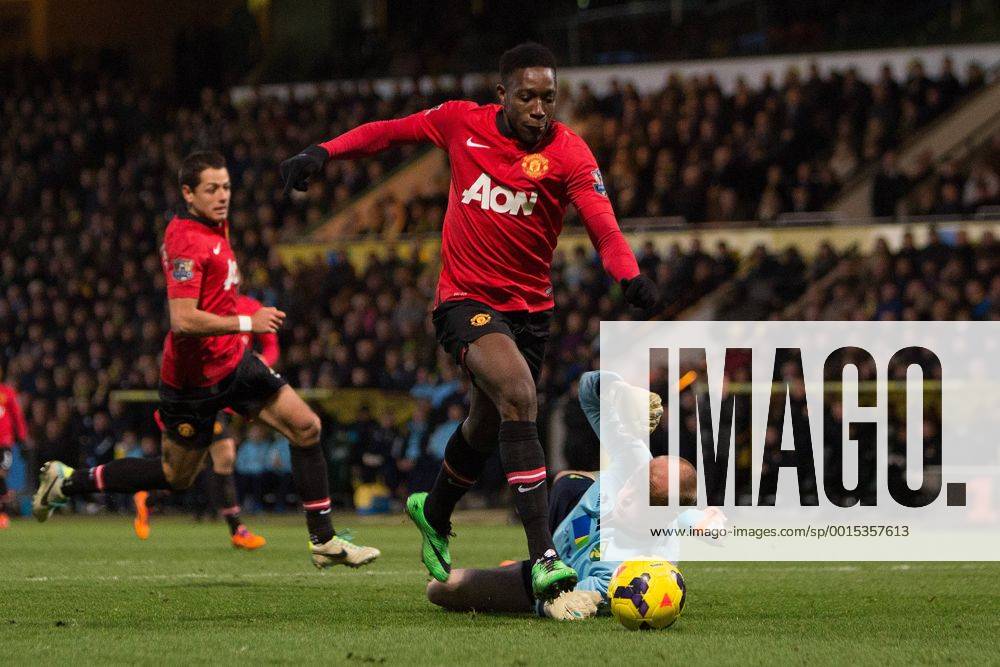 Danny Welbeck of Manchester United scores the opening goal - Norwich vs. Manchester United - Barclays Premier League - Carrow Road - Norwich - 26 12 2013 Pic Philip Oldham Sportimage .