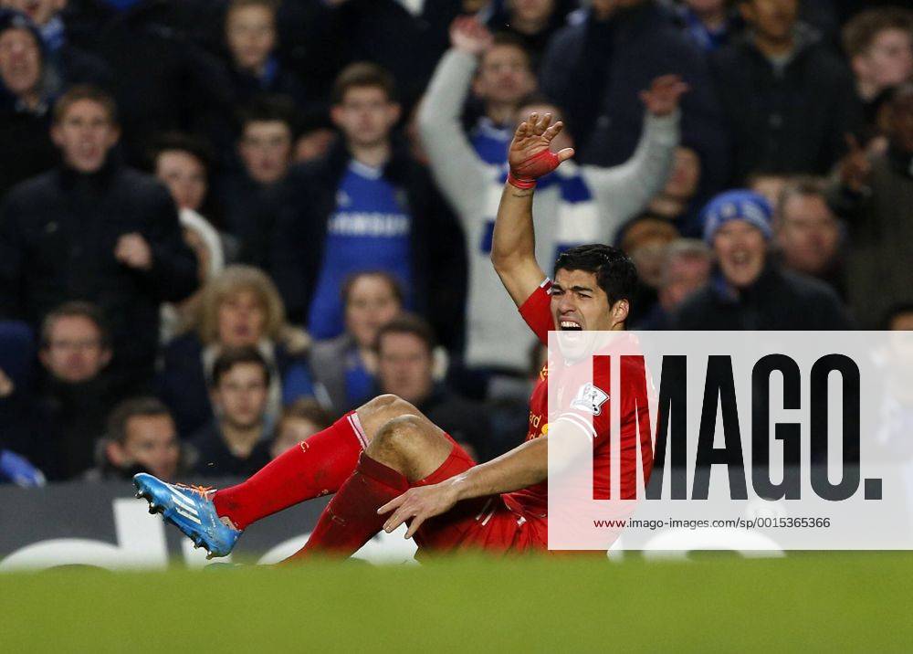 Liverpool s Luis Suarez looks on dejected Chelsea vs Liverpool - Premier League - Stamford Bridge- London - England - 29 12 2013 - Pic David Klein Sportimage .