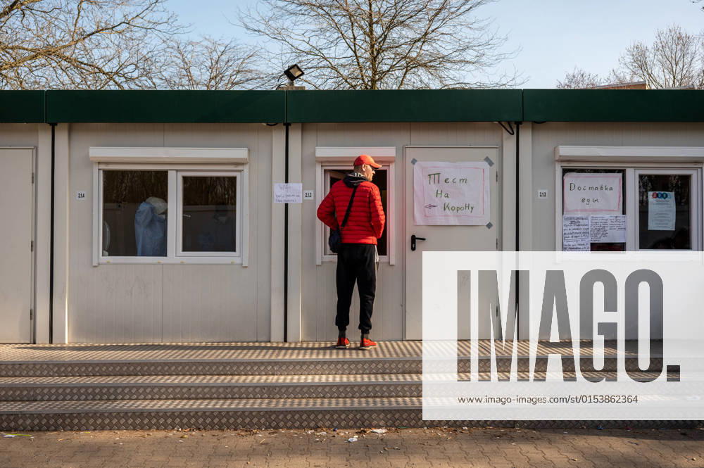 Erstanlaufstelle für Asylsuchende - Ankunftszentrum oranienburger Straße in Berlin Reinickendorf Tempohome - Unterkunft für die vorübergehende Unterbringung von geflüchteten im Ankunftszentrum in Berlin Reinickendorf. Ende 2020 wurde das neue Ankunftszentrum in Reinickendorf eröffnet. Im Zentrum stehen nicht nur die Registrierung, soziale Betreuung und Beratung der Geflüchteten, sondern auch die medizinische Versorgung und bei Bedarf auch die psychosoziale Erstberatung, etwa bei akuten Traumatisierungen Berlin Berlin Deutschland