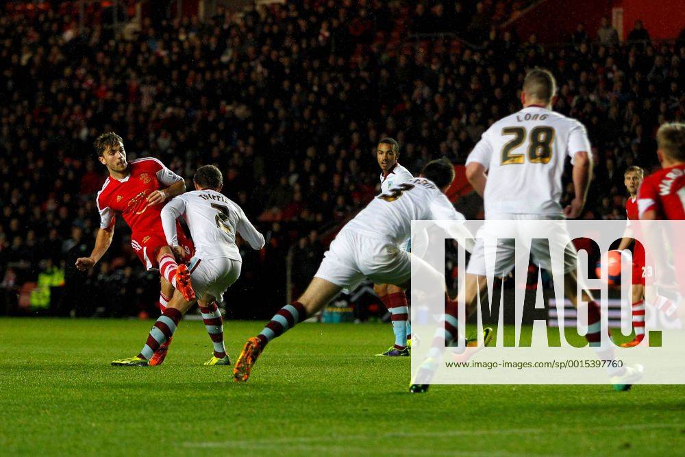 Football - 2013 2014 FA Cup - Third Round: Southampton vs. Burnley Southamptons former Burnley player Jay Rodriguez fires Saints back into the lead at St Mary s Stadium Southampton Colorsport Shaun Boggust