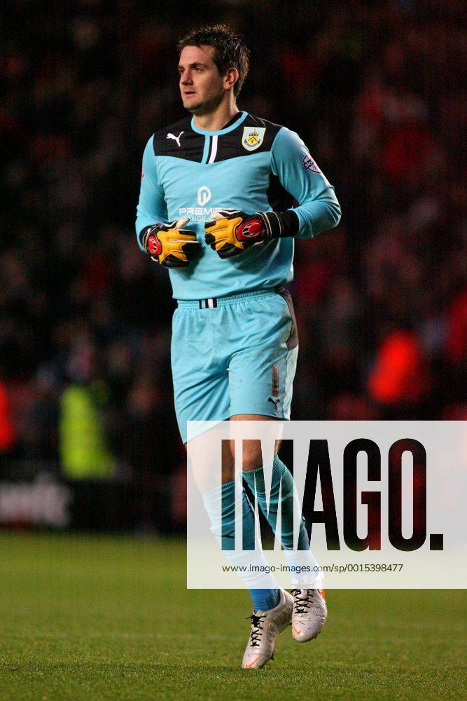 Football - 2013 2014 FA Cup - Third Round: Southampton vs. Burnley Tom Heaton of Burnley Colorsport Shaun Boggust