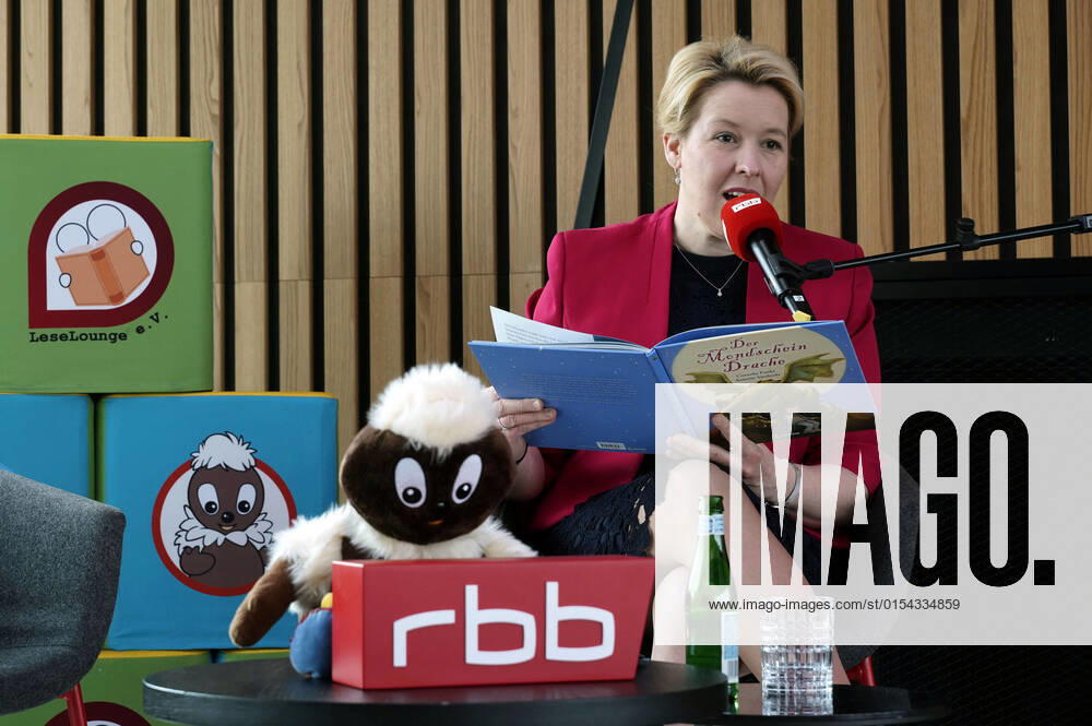 Franziska Giffey bei der Pressekonferenz zum Vorlese-Weltrekordversuch der LeseLounge e.V., unterstützt von rbb media und der Bürgerstiftung Berlin in der der rbb Dachlounge. Berlin