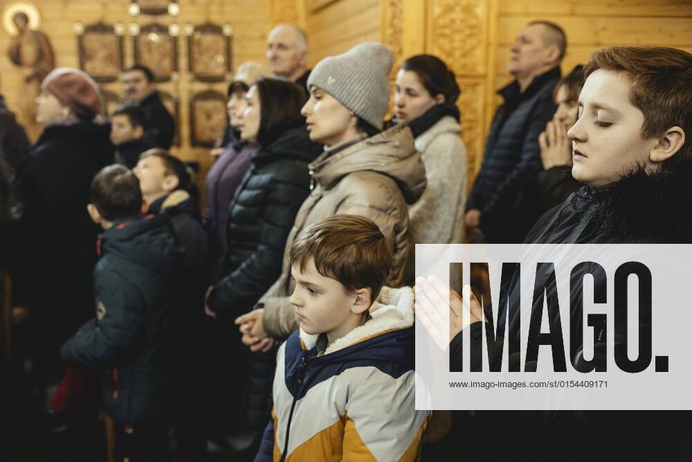 Sonntagsmesse, Griechisch-katholische Kirche, Pavliv, Ukraine, Europa