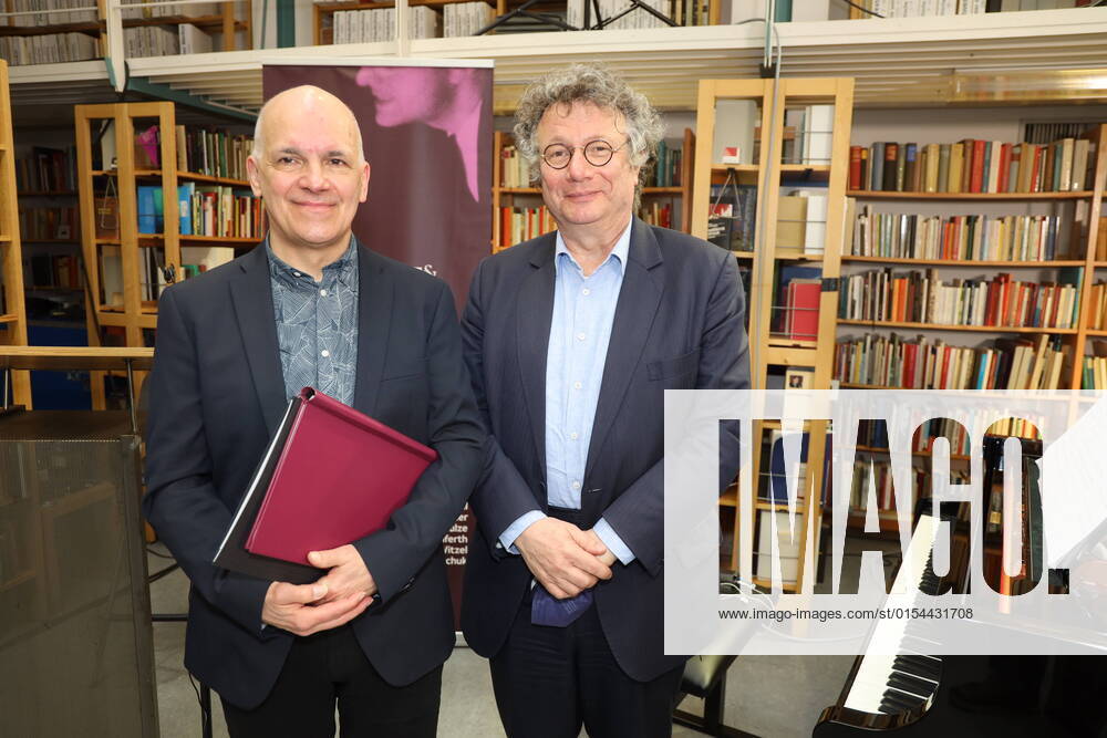 Bilder des Jahres 2022, Entertainment 04 April Entertainment Themen der Woche KW13 Verleihung des Erich Fried Preises 2021 Wien, Literaturhaus, 03. 04. 2022 Frank WITZEL - Preisträger, Ingo SCHULZE - Laudatio