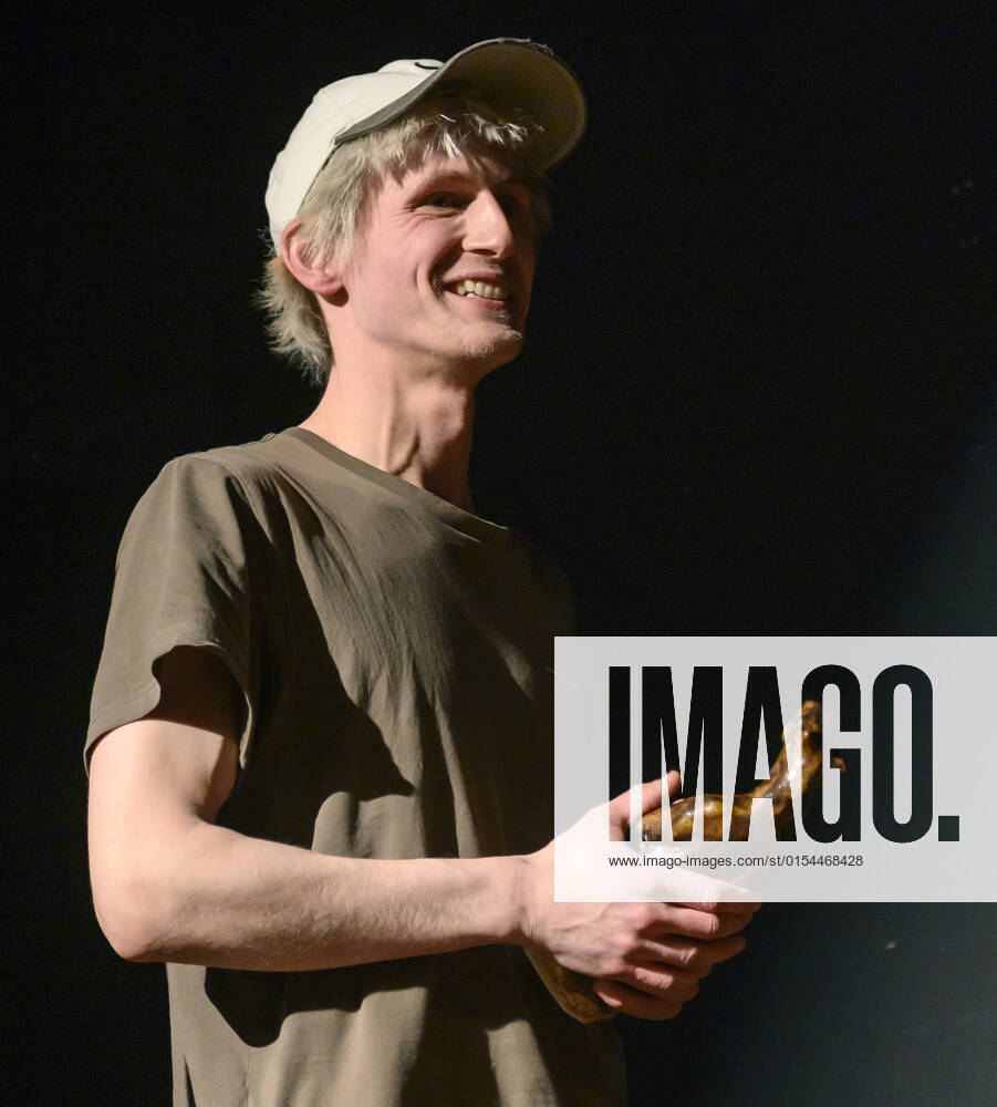 Asger Nordtorp Pedersen modtager prisen som aarets musiker ved Steppeulven 2022 prisuddelingen paa Bremen Teater i Koebenhavn soendag den 3. april 2022. Steppeulven er en pris, som siden februar 2003 uddeles af Foreningen af Danske Musikkritikere.. , Copenhagen