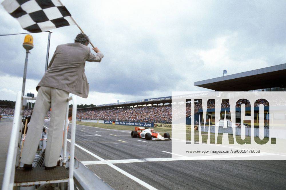 Großer Preis von Deutschland auf dem Hockenheimring: Niki Lauda (McLaren) bei der Zieldurchfahrt