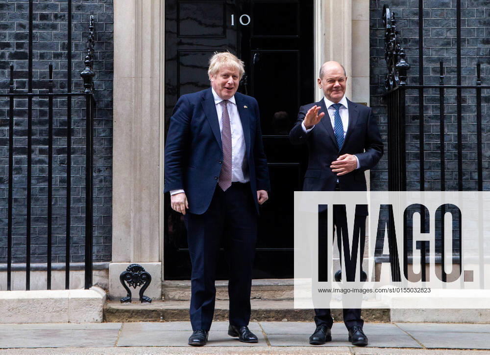 UK Prime Minister BORIS JOHNSON welcomes German Chancellor OLAF SCHOLZ to 10 Downing Street. London United Kingdom - ZUMAs262 20220408_zip_s262_077