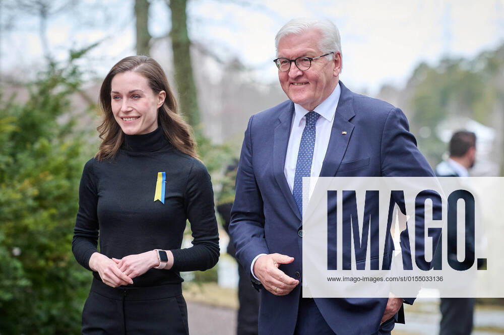 Reise des Bundespräsidenten nach Helsinki in Finnland Bundespräsident Frank-Walter Steinmeier (SPD) reist am 08.04.2022 zu einem Arbeitsbesuch nach Finnland. Auf dem Programm in Helsinki stehen ein Treffen mit dem Präsidenten Finnlands Sauli Niinistö und der finnischen Ministerpräsidentin Sanna Marin, sowie die Teilnahme an einer Videoansprach des Präsidenten der Ukraine Wolodymyr Selensky im finnischen Parlament und dem Besuch des Europäischen Exzellenzzentrum für hybride Bedrohungen. Im Bild ist Sanna Marin und Frank-Walter Steinmeier zu sehen. Helsinki Finnland