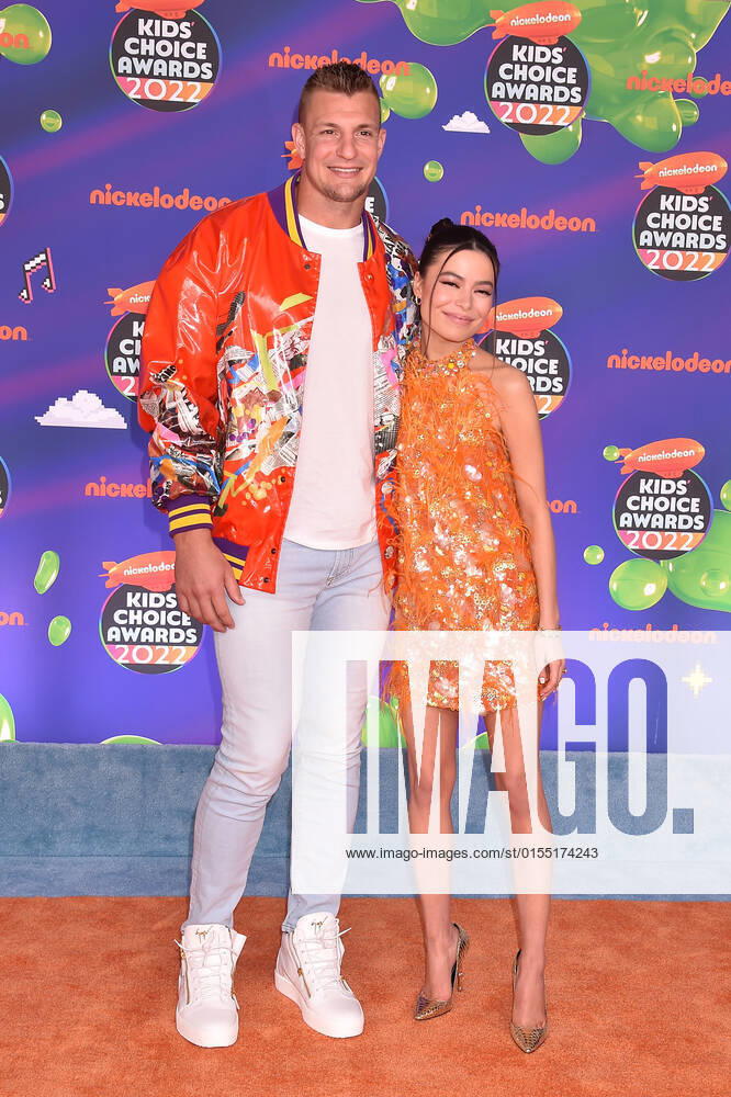SANTA MONICA, CA - APRIL 9: Rob Gronkowski and Miranda Cosgrove at the 2022 Nickelodeon Kids Choice Awards at the Barker Hangar in Santa Monica, California on April 9, 2022.