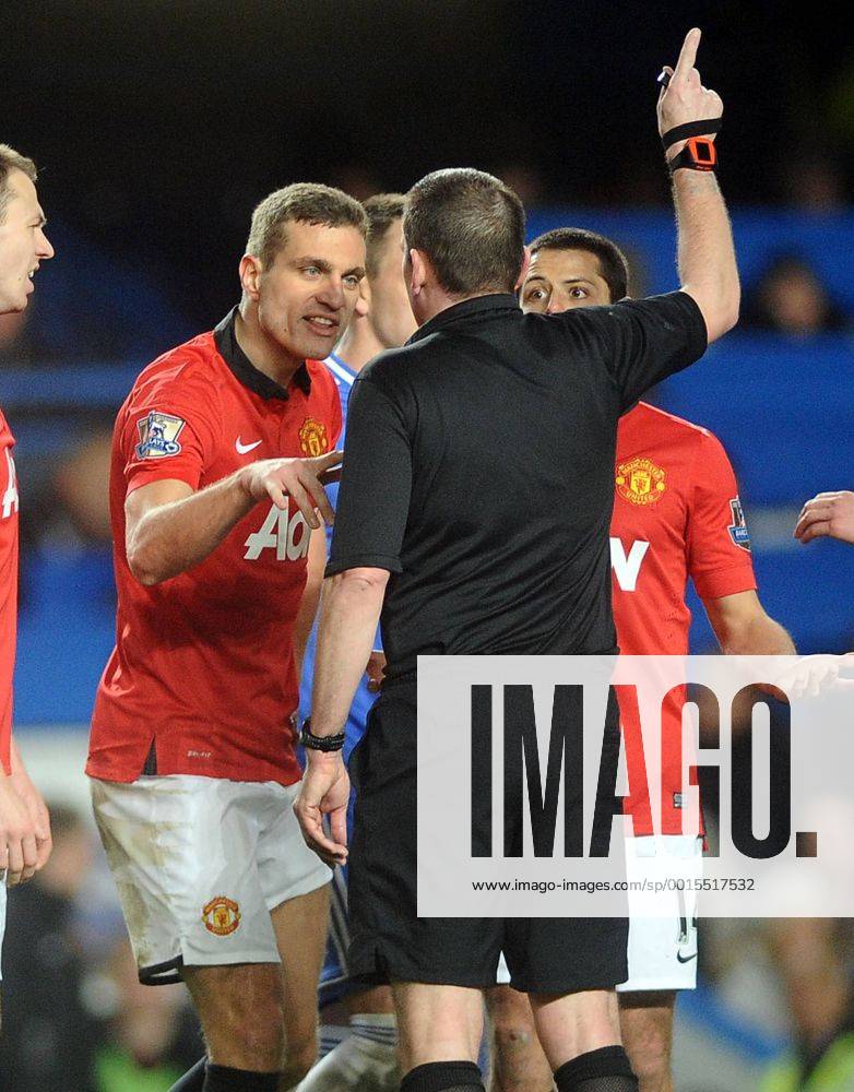 Football - 2013 2014 Premier League - Chelsea FC London vs. Manchester United (ManU) United s Nemanja Vidic is sent off by referee Philip Dowd at Stamford Bridge.