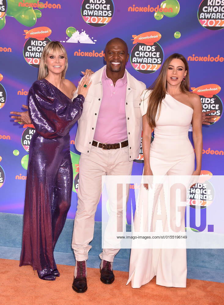 SANTA MONICA, CA - APRIL 9: Heidi Klum, Terry Crews, and Sof?a Vergara at the 2022 Nickelodeon Kids Choice Awards at the Barker Hangar in Santa Monica, California on April 9, 2022.