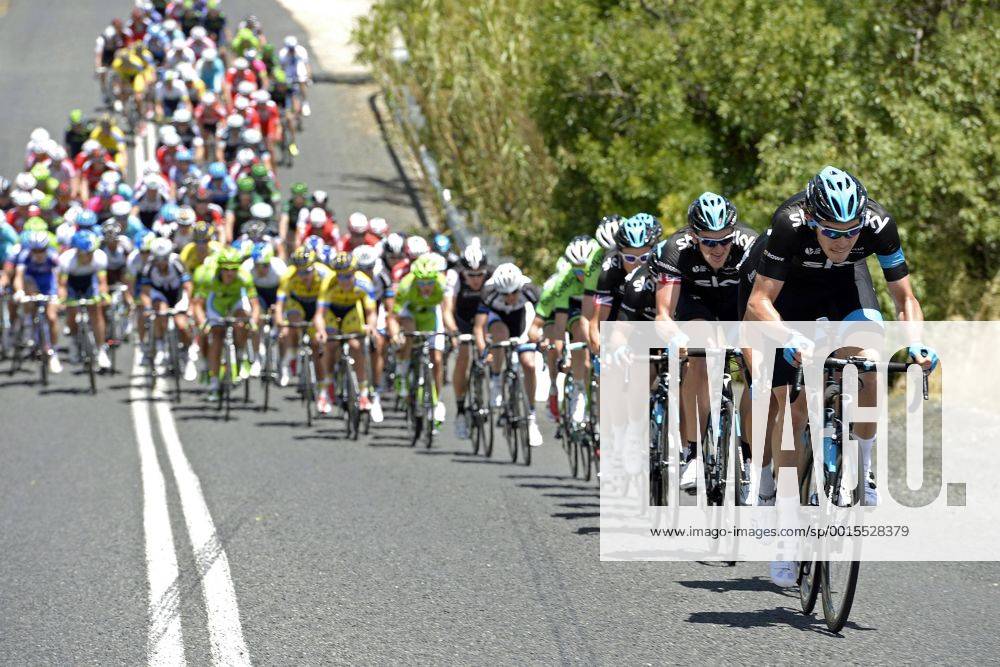 Luke ROWE ( WAL-GBR Team SKY Procycling ) attackiert und erhöht das Tempo im Peloton - Rennszene - Querformat - quer - horizontal - Event Veranstaltung: Santos Tour Down Under 2014 - Stage1 1.Etappe: Nuriootpa - Angaston 135.0 km - Location Ort: Australien - Australia - Oceania - Ozeanien - Date Datum: 21.01.2014 -