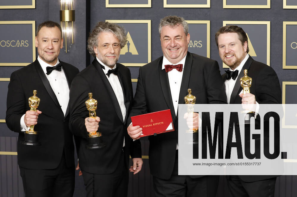 Brian Connor, Paul Lambert, Gerd Nefzer und Tristan Myles mit Oscars für die besten visuellen Effekte bei Dune im Press Room der Oscar Verleihung 2022 94th Annual Academy Awards im Hollywood & Highland Center. Los Angeles