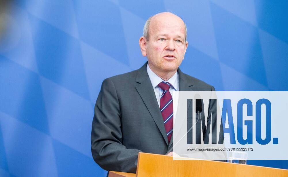 BURKHARD KOERNER (Burkhard Ko¶rner) Praesident of the Bavarian Verfassungsschutz. The Bavarian Verfassungsschutz (Secret Service, Office for the Protection of the Constitution) released the 2021 report detailing threats to the state of Bavaria and the country. Over the past years, conspiracy theorists, new age and wellness extremists, right-extremists, and various enemies of democracy have taken a leading role against the German state and society, with imagery such as the August 2020 storming of the Reichstag and May 2020 3,000 Corona rebels demonstrating at Marienplatz in Munch associated with it. Numerous participants in that storming come from the Bavarian scene and are radicalizing at increa - ZUMAb160 20220411_zbp_b160_035
