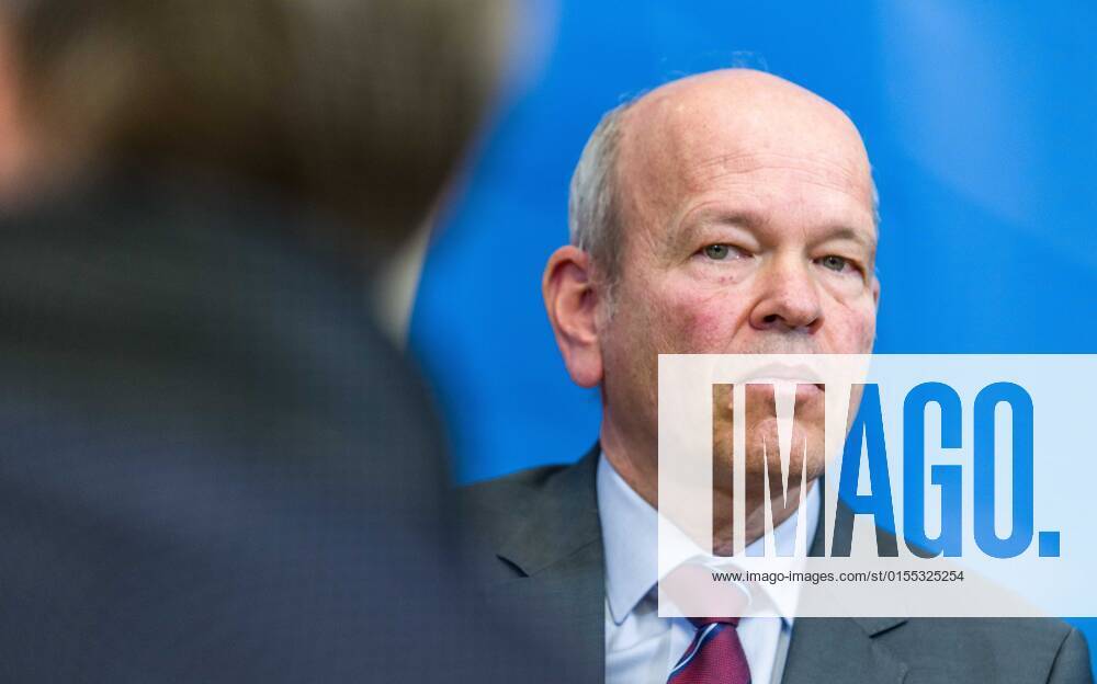 BURKHARD KOERNER (Burkhard Ko¶rner) Praesident of the Bavarian Verfassungsschutz. The Bavarian Verfassungsschutz (Secret Service, Office for the Protection of the Constitution) released the 2021 report detailing threats to the state of Bavaria and the country. Over the past years, conspiracy theorists, new age and wellness extremists, right-extremists, and various enemies of democracy have taken a leading role against the German state and society, with imagery such as the August 2020 storming of the Reichstag and May 2020 3,000 Corona rebels demonstrating at Marienplatz in Munch associated with it. Numerous participants in that storming come from the Bavarian scene and are radicalizing at increa - ZUMAb160 20220411_zbp_b160_038