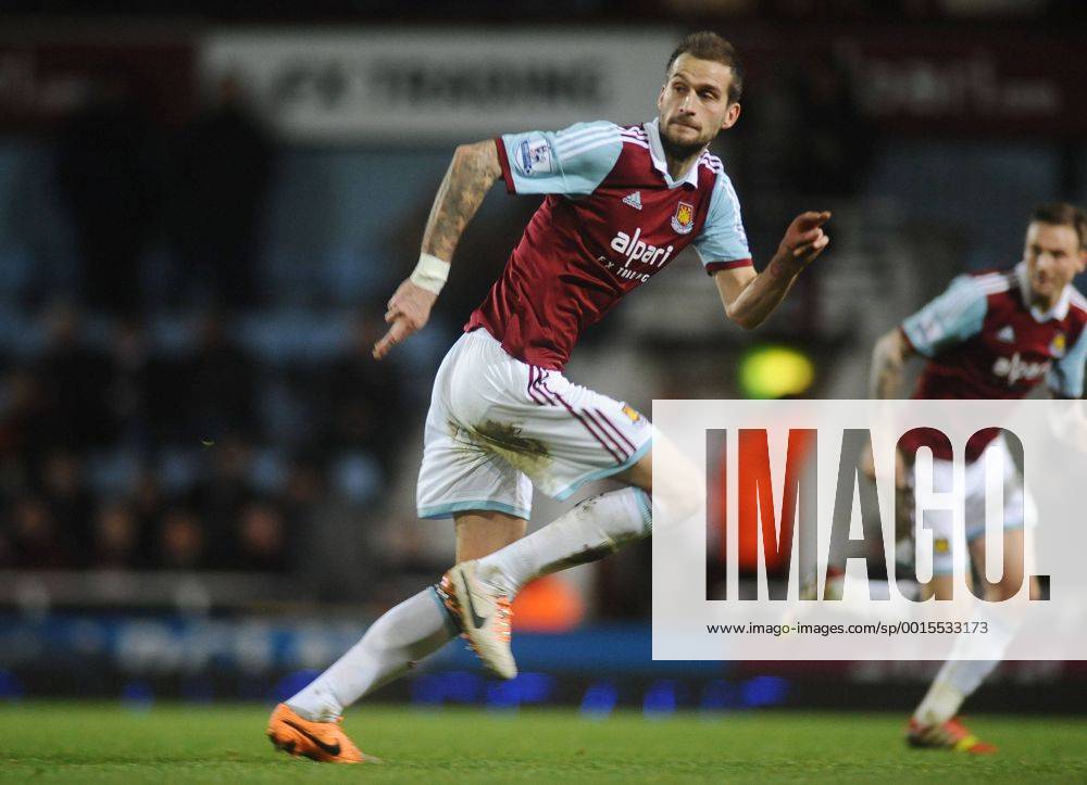 Football - 2013 2014 Capital One League Cup - Semi-Final: West Ham United vs. Manchester City West Ham s Roger Johnson at Upton Park. COLORSPORT ANDREW COWIE