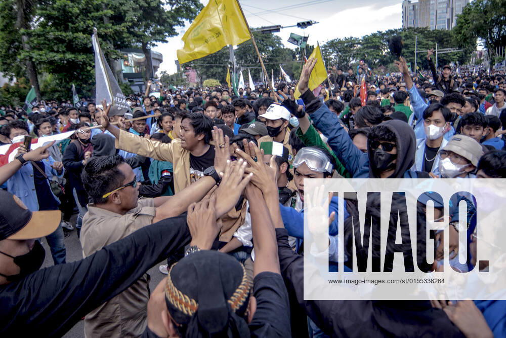 Students demonstrate against the addition of the presidential mandate in Palembang on Monday, April 11, 2022. Palembang Indonesia - ZUMAp194 20220411_zip_p194_006