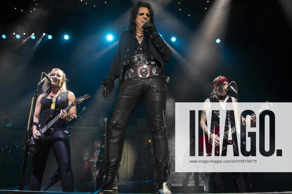 Alice Cooper performs in concert at The Winsport Arena in Calgary, Thursday April 14th. Calgary Canada - ZUMAr123 20220414_zap_r123_009