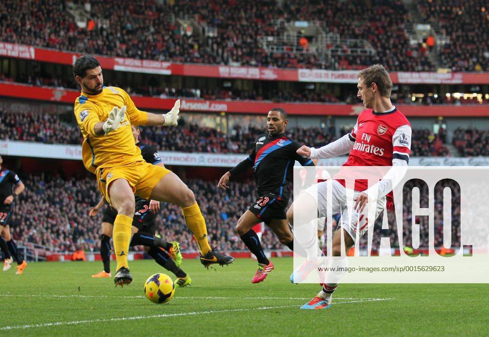 Arsenal s Nacho Monreal sees his shot saved by Crystal Palace s Julian Speroni Arsenal vs Crystal Palace - Premier League - Emirates Stadium - London - England - 02 02 2014 - Pic David Klein Sportimage .
