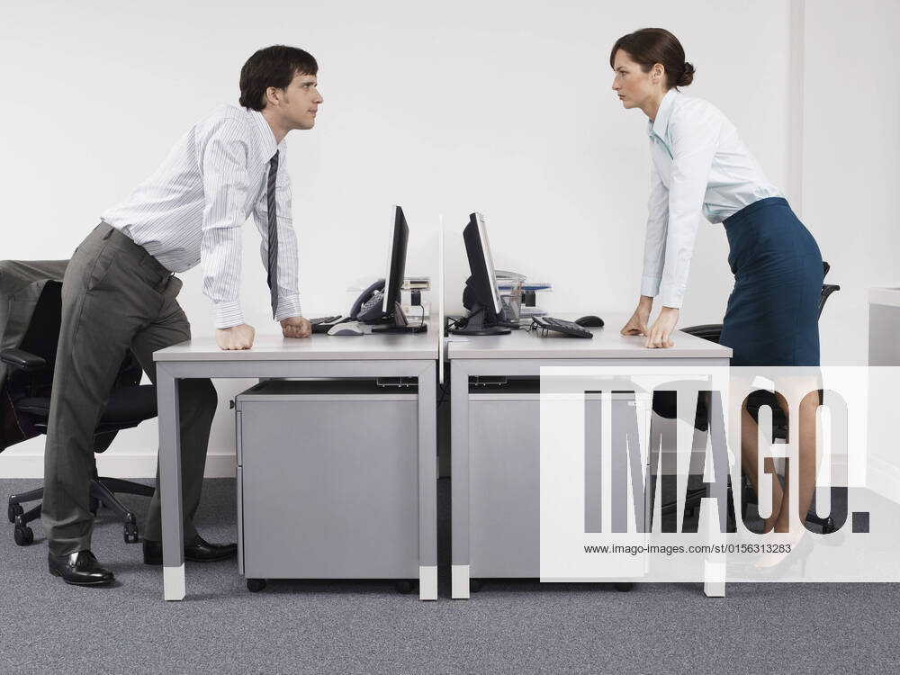 Arbeitswelten, Gleichberechtigung Frau und Mann, Model Released und Symbol Rival Business Colleagues In Office, model released, , property released, , 9906116.jpg, Full Length, Standing, 20s, Adult, Man, Competition, Business, Office, Indoors, Woman, People, Side View, Two, Men, Women, Well Dressed, Challenge, Businessman, Businesswoman, Desk, Desire, Worker, Ambition, Colleague, Profile, Conflict, Rivalry, Businessmen, Confrontation, Career, Businessperson, Politics, Rival, Equality, Equal Rights, Businesspeople, Working, Young, Computer, Connection, Professional, Technology, Monitor, Horizontal, Workplace, Executive, Corporate, Profession, Caucasian,