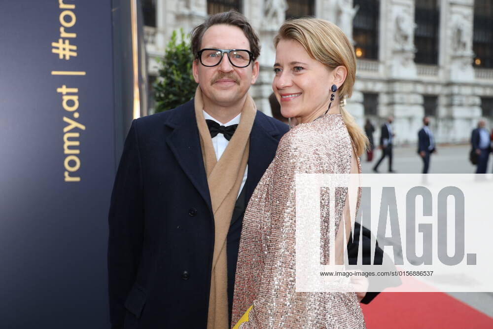 Romy Gala 2022 Wien, 23. 04. 2022 Caroline PETERS mit Mann
