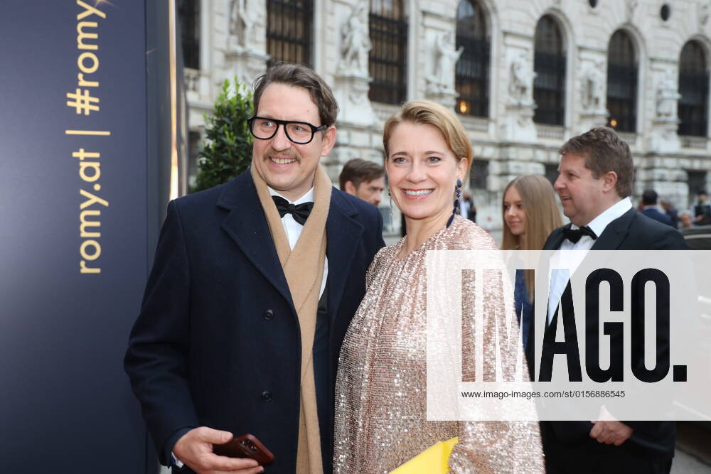 Romy Gala 2022 Wien, 23. 04. 2022 Caroline PETERS mit Mann