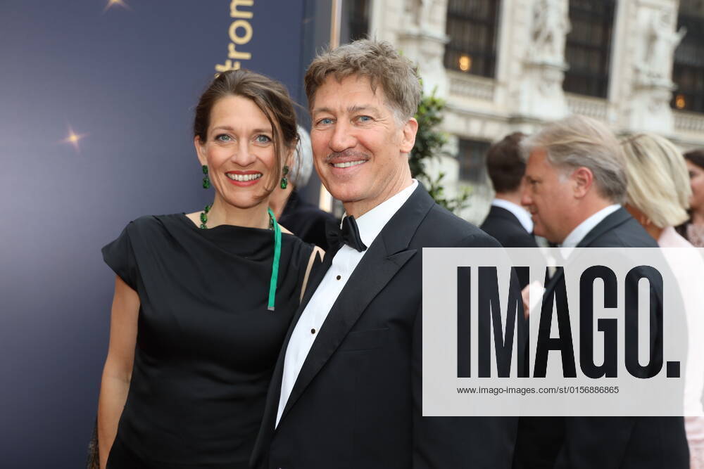 Romy Gala 2022 Wien, 23. 04. 2022 Tobias MORETTI mit Frau Julia