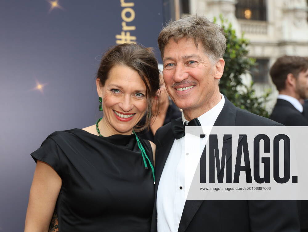 Romy Gala 2022 Wien, 23. 04. 2022 Tobias MORETTI mit Frau Julia