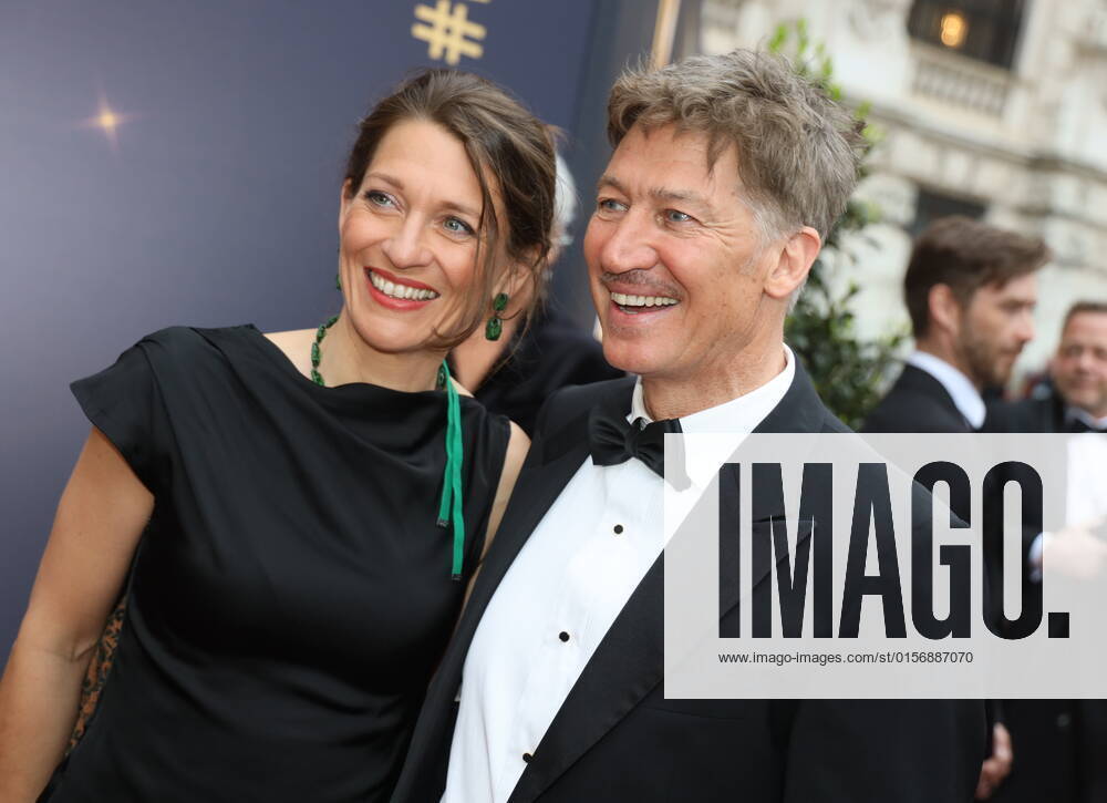 Romy Gala 2022 Wien, 23. 04. 2022 Tobias MORETTI mit Frau Julia