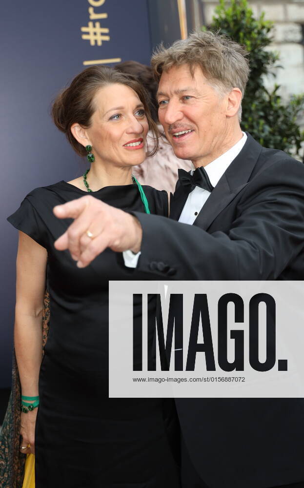 Romy Gala 2022 Wien, 23. 04. 2022 Tobias MORETTI mit Frau Julia