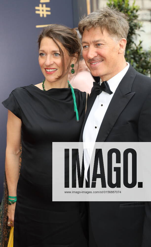 Romy Gala 2022 Wien, 23. 04. 2022 Tobias MORETTI mit Frau Julia