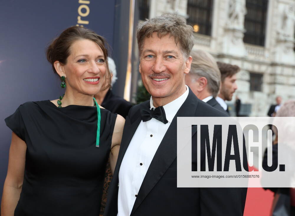 Romy Gala 2022 Wien, 23. 04. 2022 Tobias MORETTI mit Frau Julia