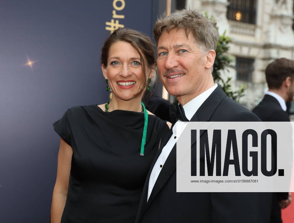 Romy Gala 2022 Wien, 23. 04. 2022 Tobias MORETTI mit Frau Julia
