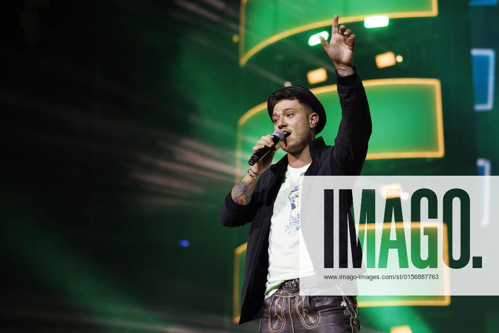 Schlagersänger Max Weidner bei das große Schlagerfest XXL in der Lanxess-Arena. Köln, 23.04.2022 NRW Deutschland