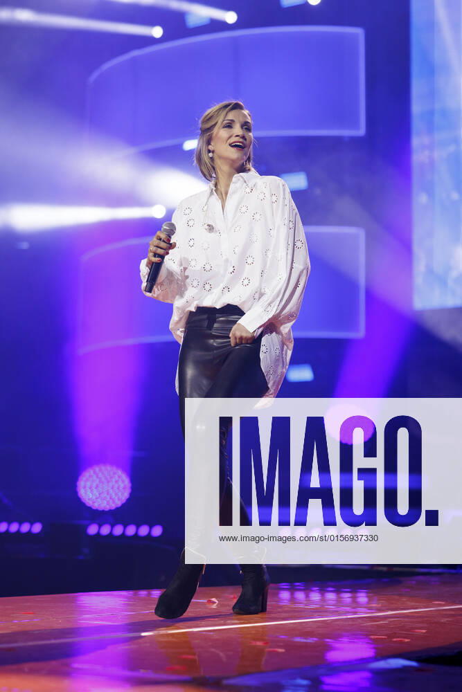 Sängerin Anna-Maria Zimmermann bei das große Schlagerfest XXL in der Lanxess-Arena. Köln, 23.04.2022 NRW Deutschland